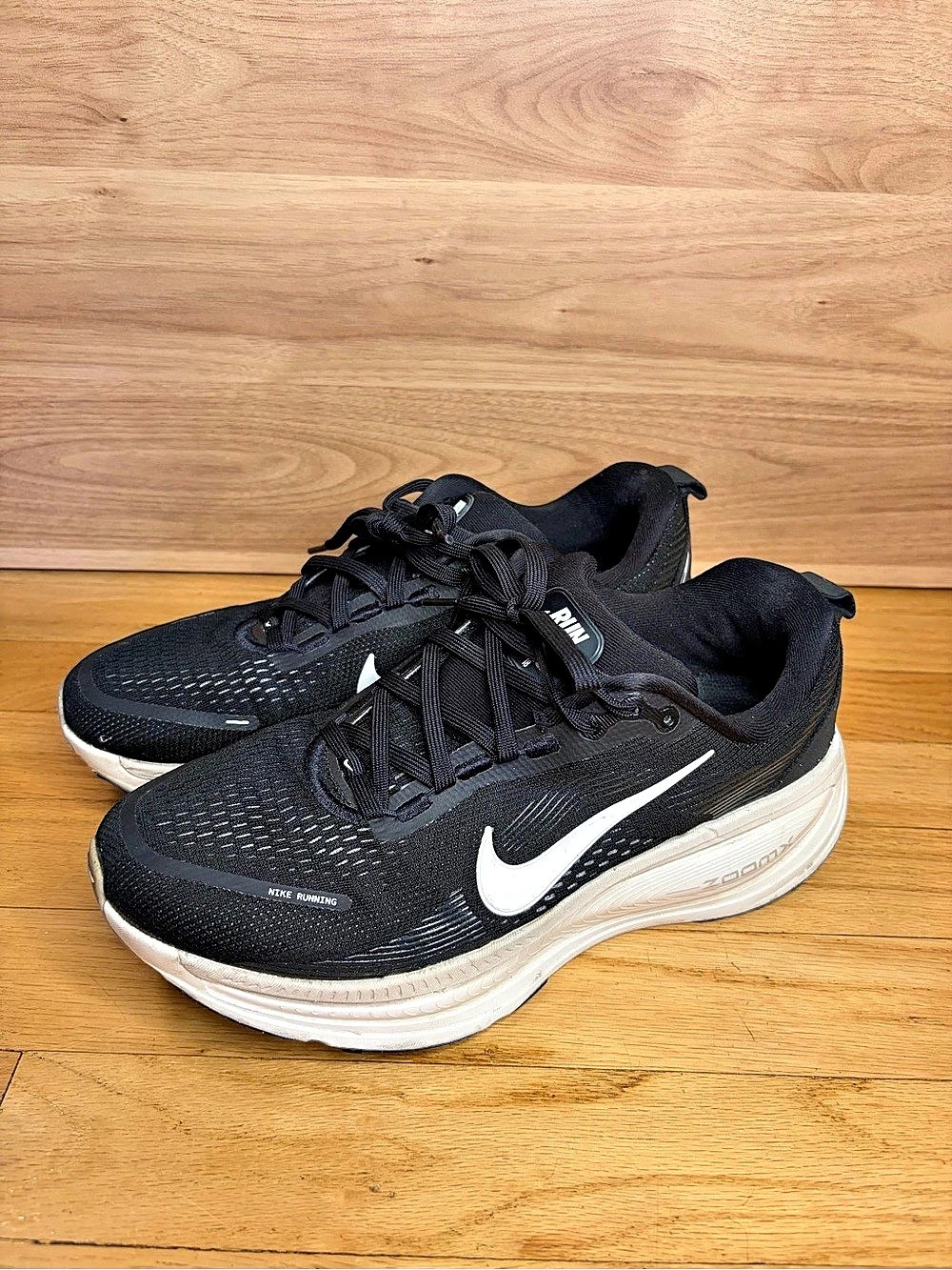 Nike Vomero 18 Women's Black Sneakers - Size 9.5